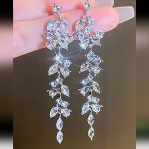 Exquisite Rhinestone Inlay Leaf Design Dangle Earrings. New